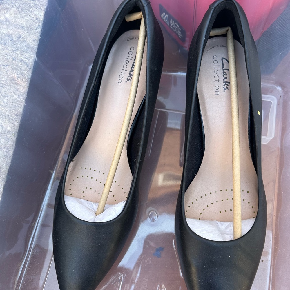 Clarks Women's Black Pumps
